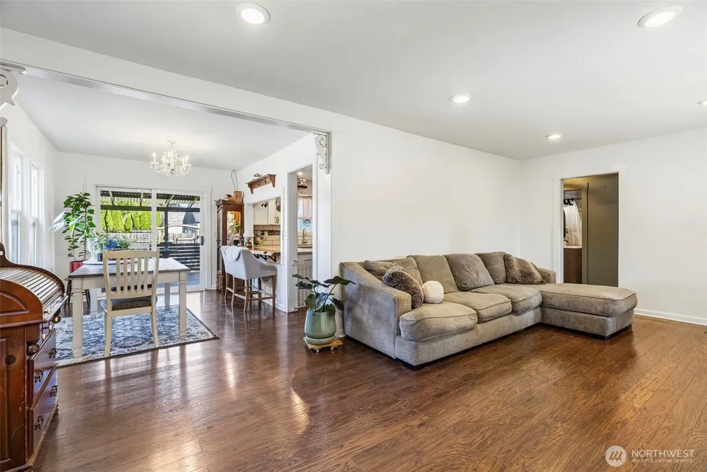 561 18th Avenue Longview WA 98632