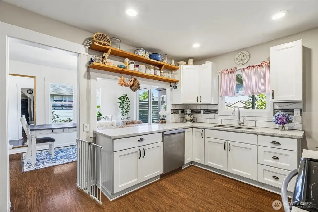 561 18th Avenue Longview WA 98632