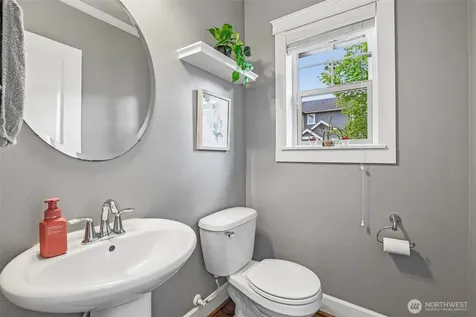 10015 1st Street NE Lake Stevens WA 98258