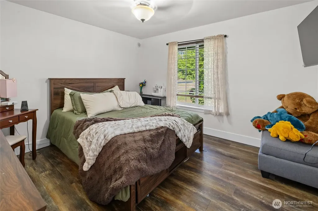 27519 72nd Avenue E Graham WA 98338