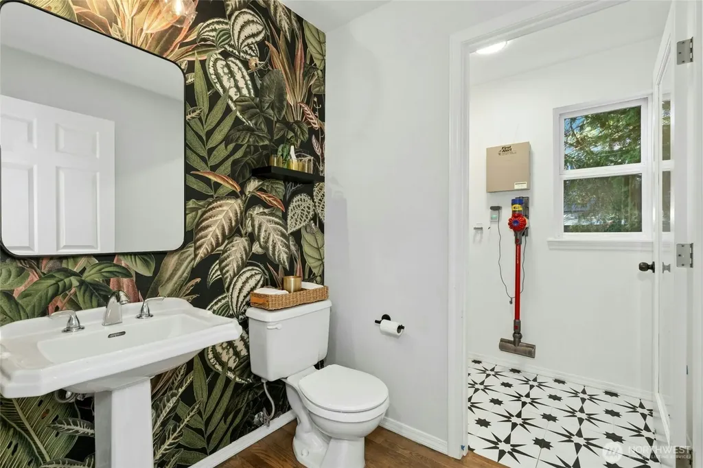 4048 56th Avenue SW Seattle WA 98116