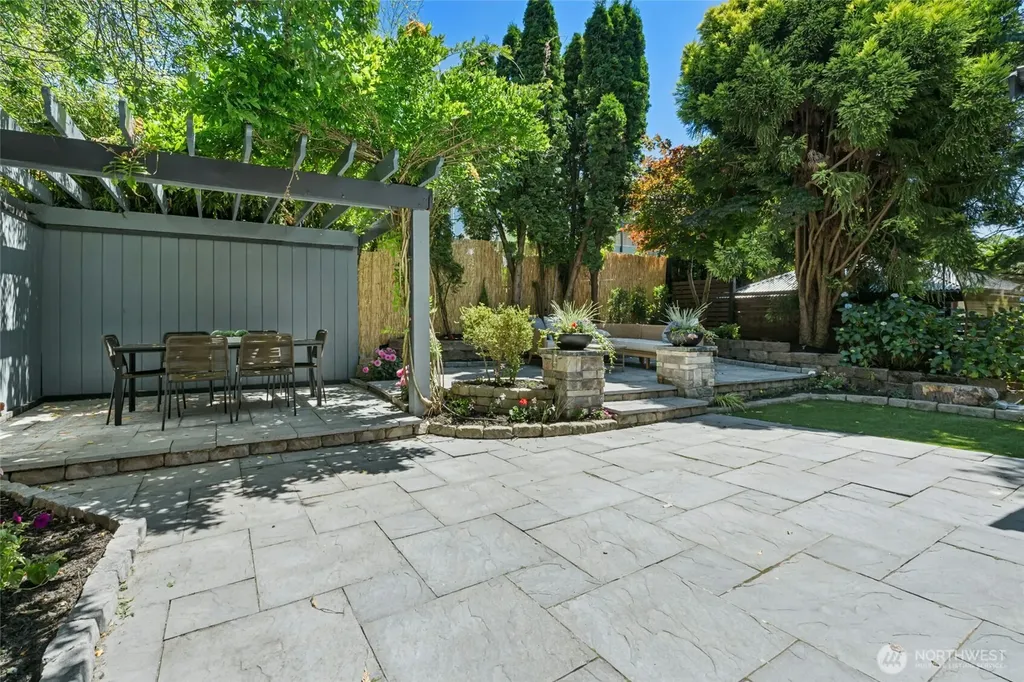 4048 56th Avenue SW Seattle WA 98116