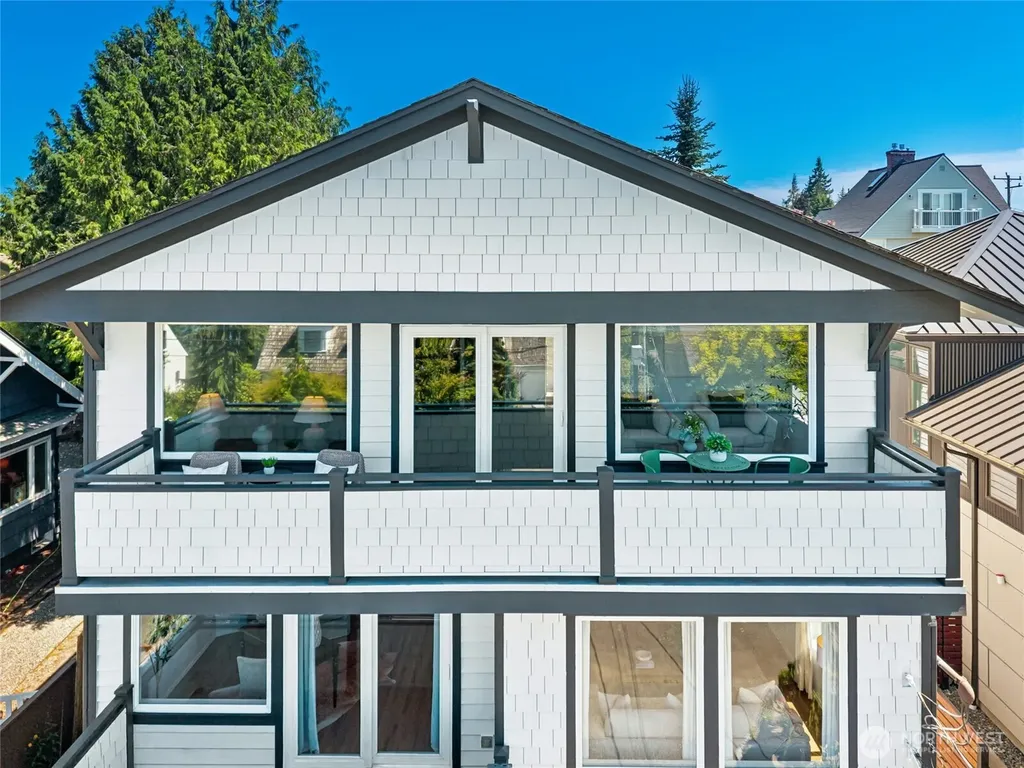 4048 56th Avenue SW Seattle WA 98116