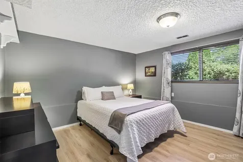 10015 NW 17th Avenue Vancouver WA 98685