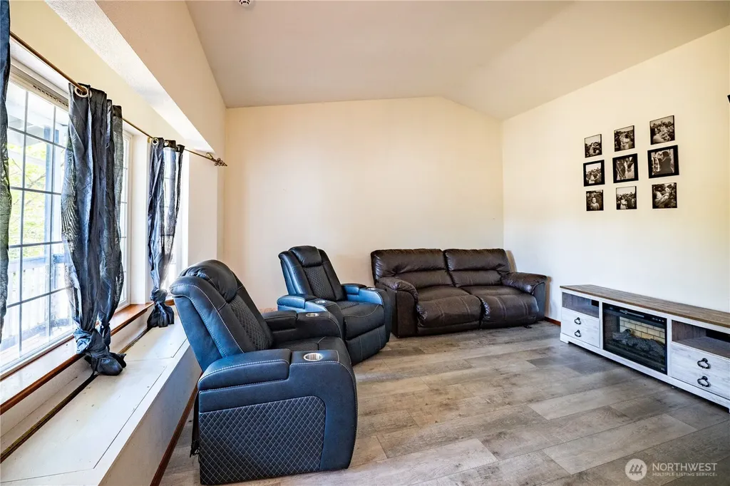 1027 Franklin Drive Cosmopolis WA 98537