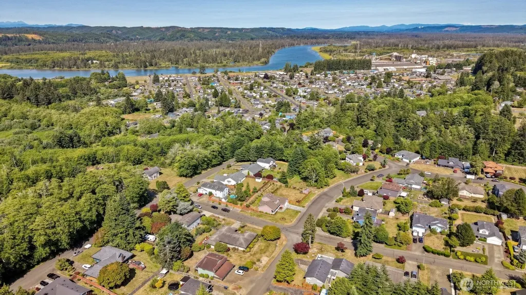 1027 Franklin Drive Cosmopolis WA 98537