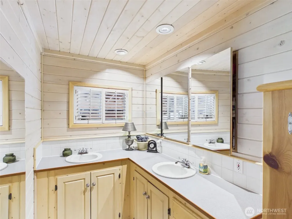 10 Wayland Cove Road Republic WA 99166