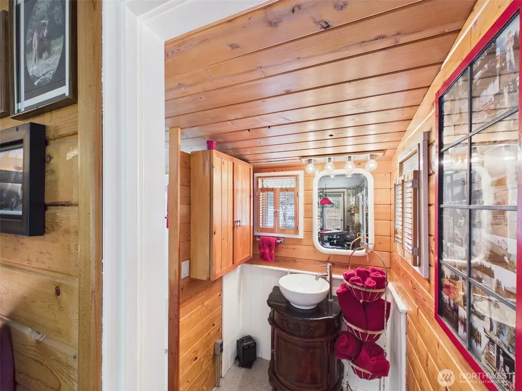 10 Wayland Cove Road Republic WA 99166