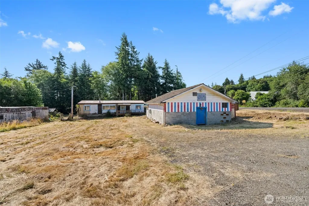 1649 Larson Road Raymond WA 98577