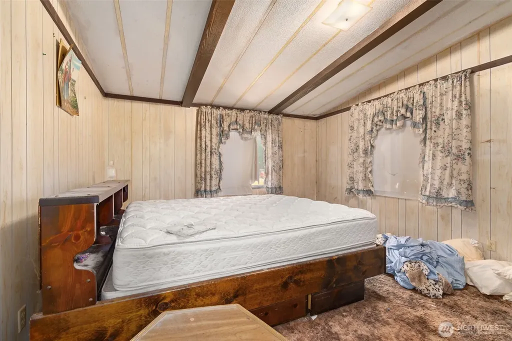 1649 Larson Road Raymond WA 98577