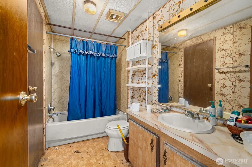 1649 Larson Road Raymond WA 98577