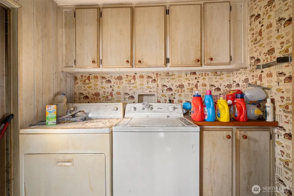 1649 Larson Road Raymond WA 98577