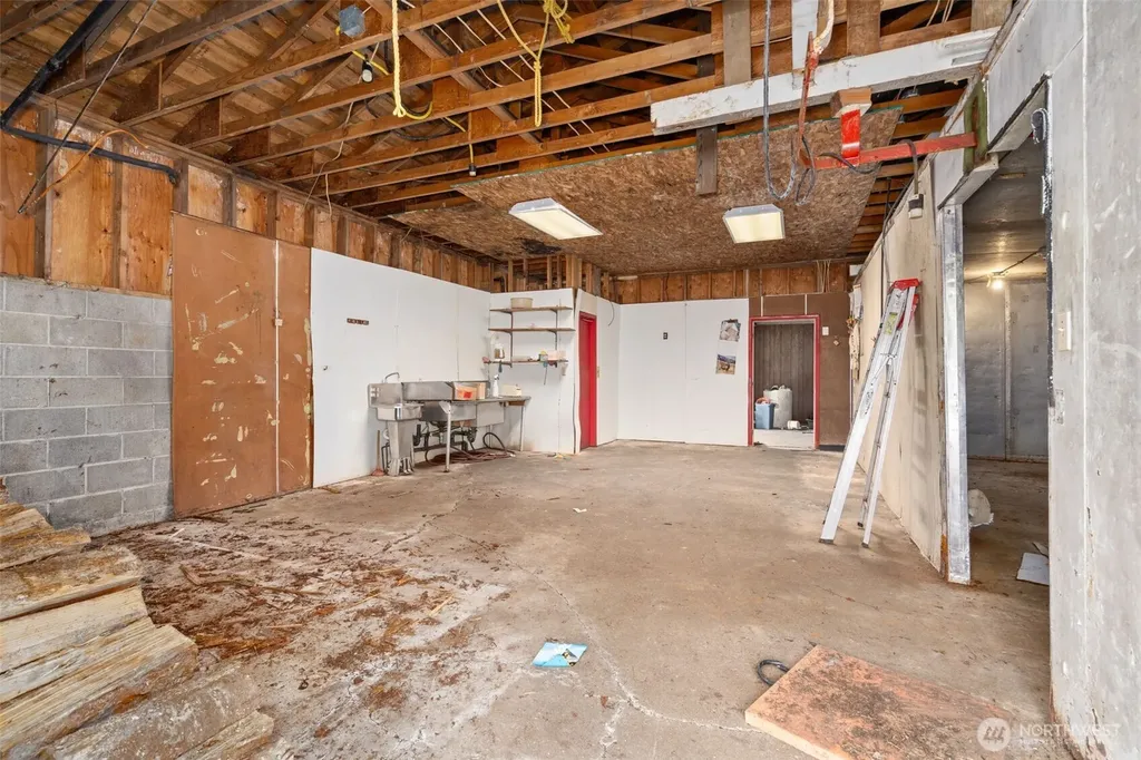 1649 Larson Road Raymond WA 98577