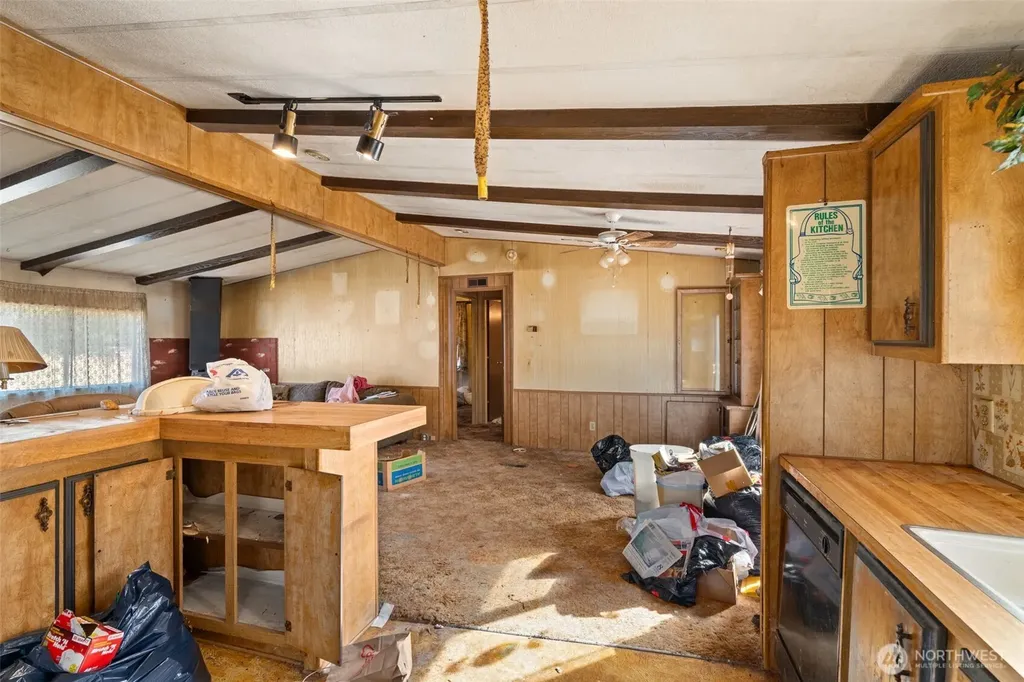 1649 Larson Road Raymond WA 98577