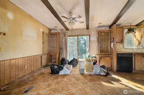 1649 Larson Road Raymond WA 98577
