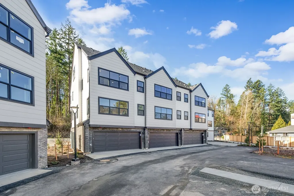 756 NW Holly Street Issaquah WA 98027
