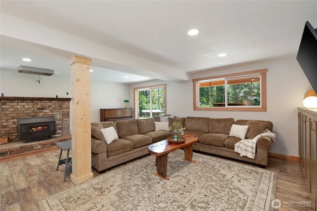 680 E Krabbenhoft Road Grapeview WA 98546