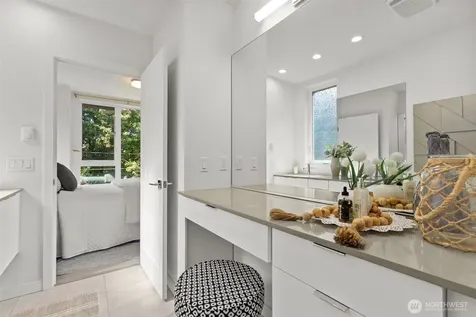 716 11th Avenue E Seattle WA 98102