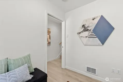 716 11th Avenue E Seattle WA 98102