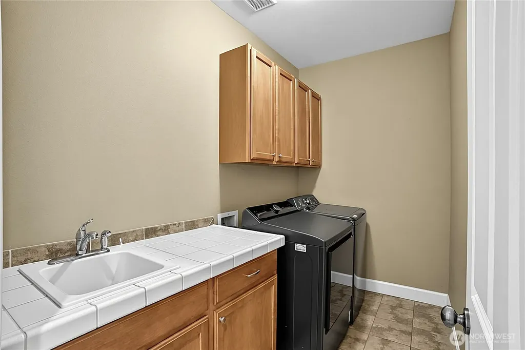 6916 50th St W University Place WA 98467