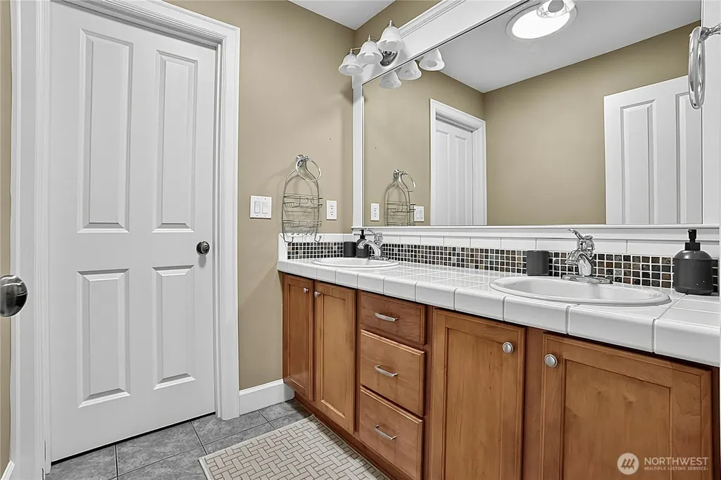 6916 50th St W University Place WA 98467