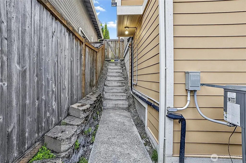 6916 50th St W University Place WA 98467