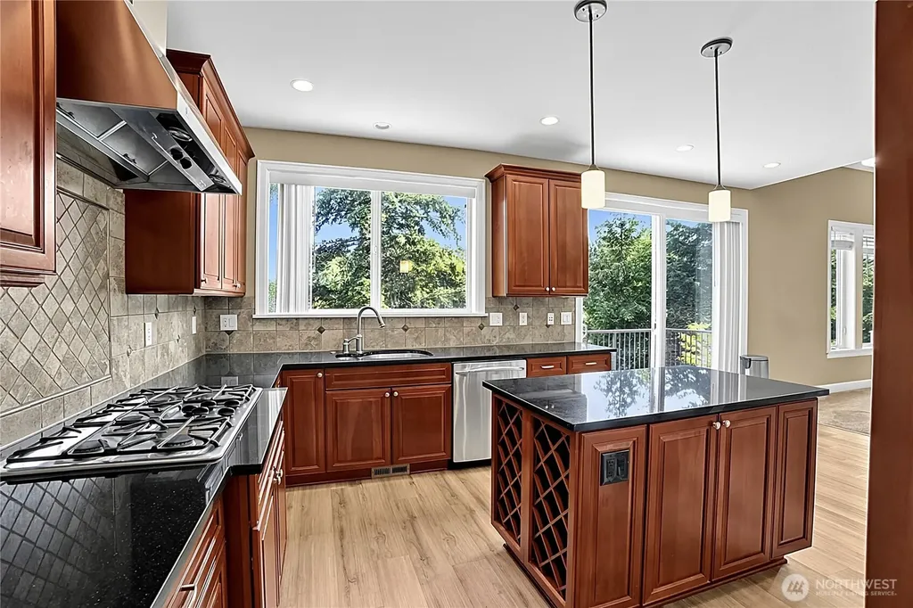 6916 50th St W University Place WA 98467