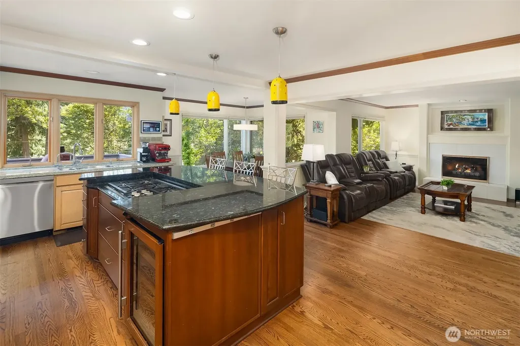 7066 92nd Avenue SE Mercer Island WA 98040