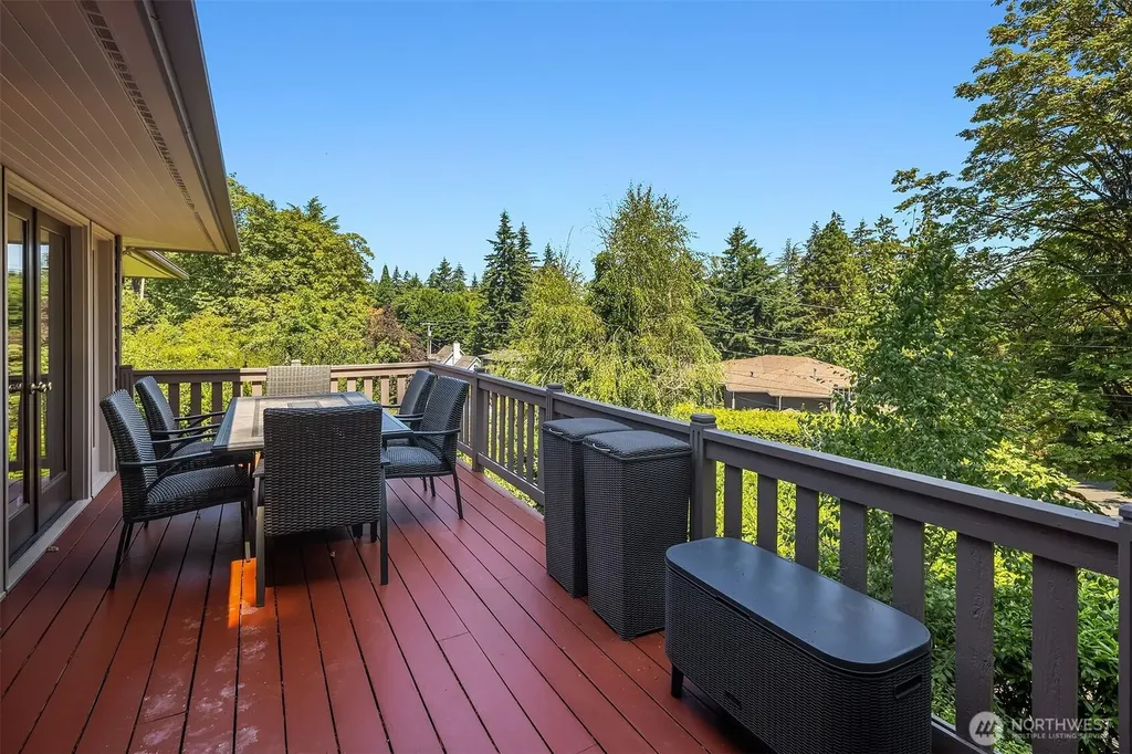 7066 92nd Avenue SE Mercer Island WA 98040