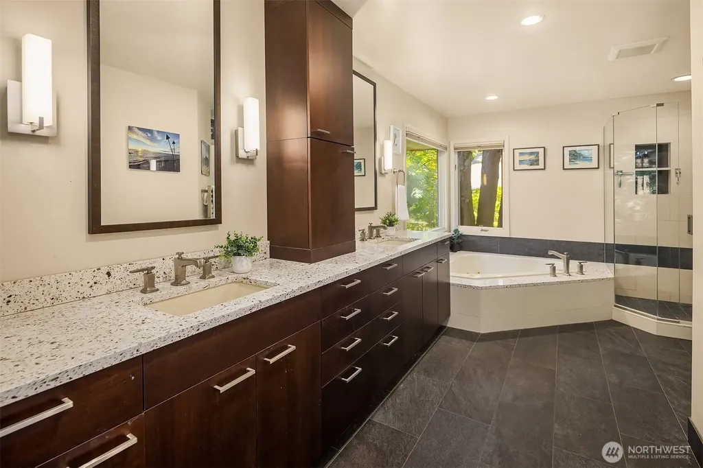 7066 92nd Avenue SE Mercer Island WA 98040