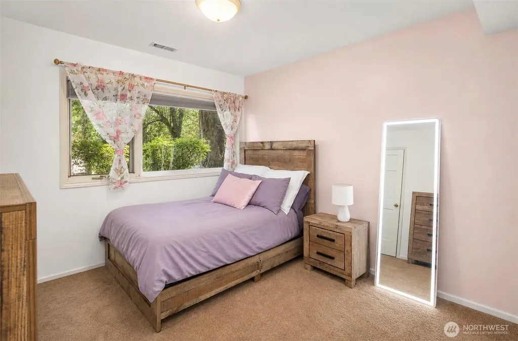 7066 92nd Avenue SE Mercer Island WA 98040