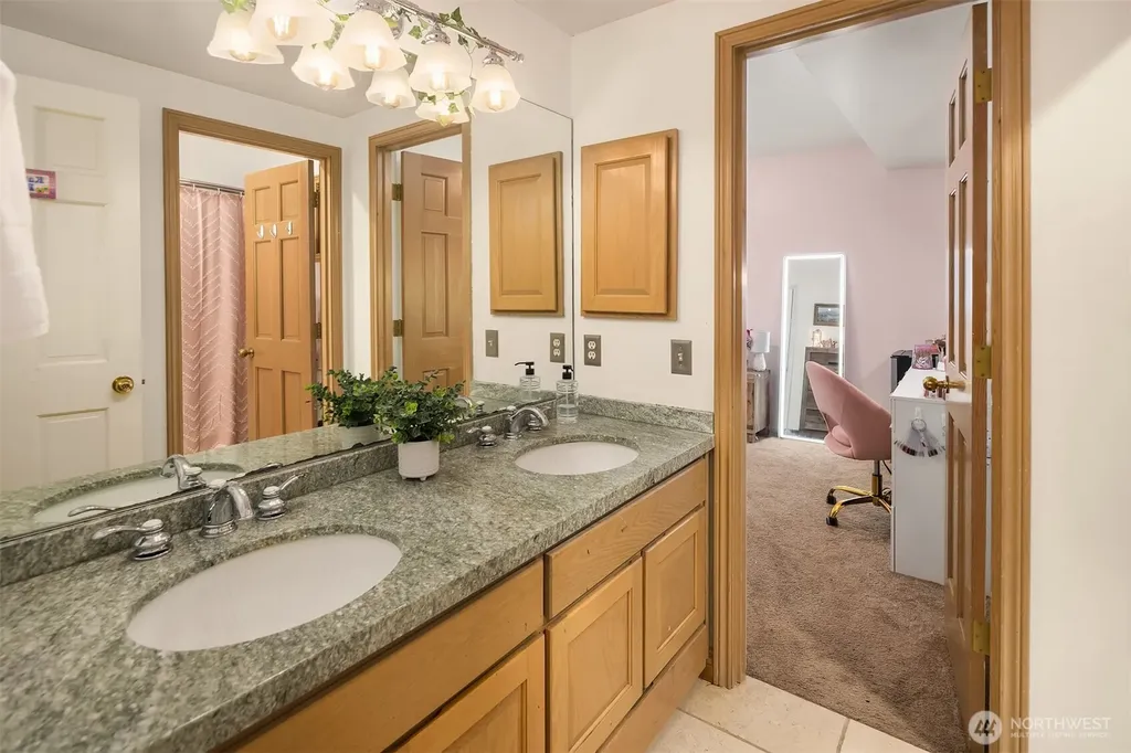 7066 92nd Avenue SE Mercer Island WA 98040