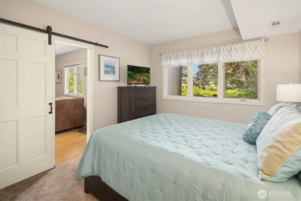 7066 92nd Avenue SE Mercer Island WA 98040