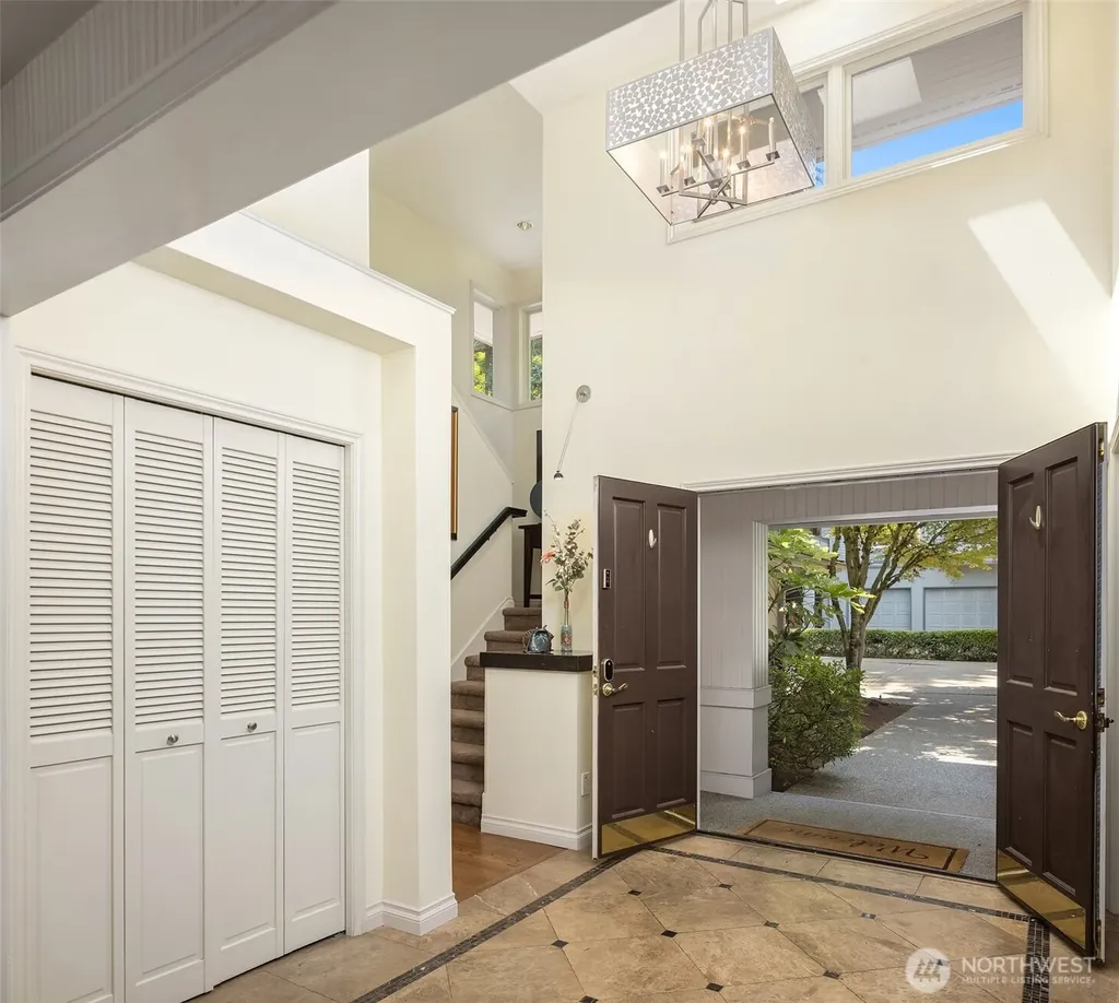 7066 92nd Avenue SE Mercer Island WA 98040