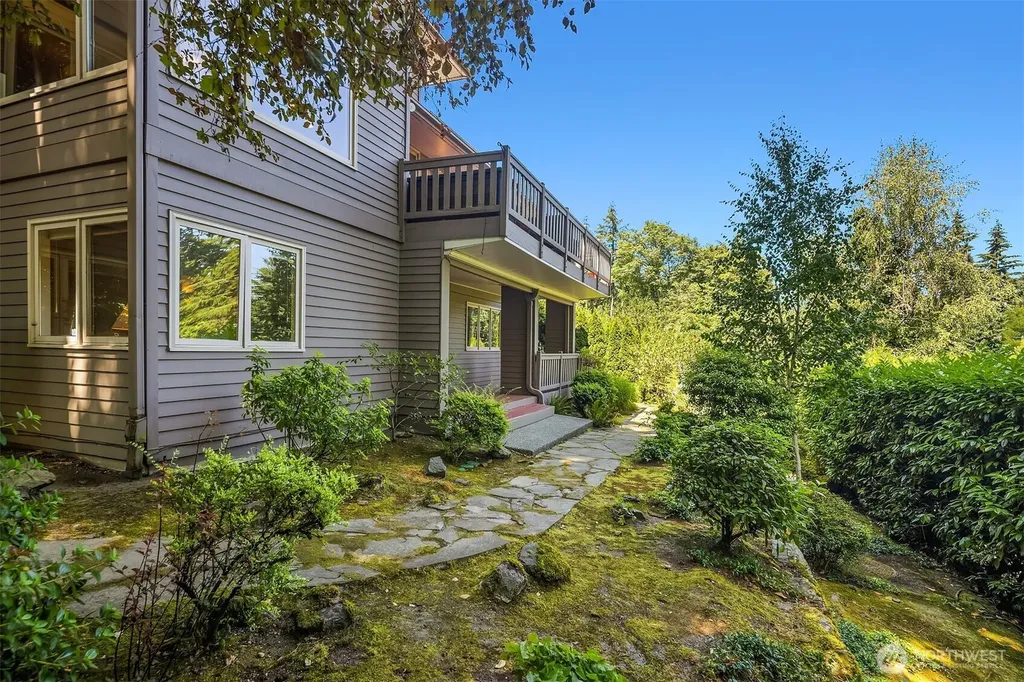 7066 92nd Avenue SE Mercer Island WA 98040