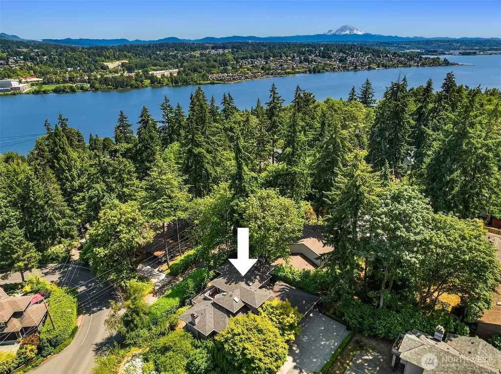 7066 92nd Avenue SE Mercer Island WA 98040