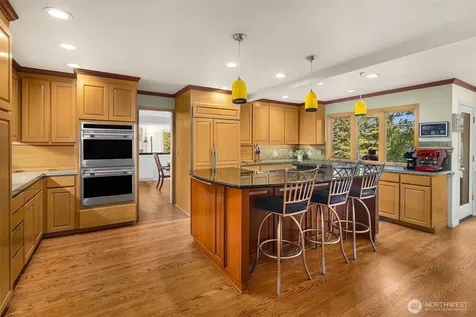 7066 92nd Avenue SE Mercer Island WA 98040