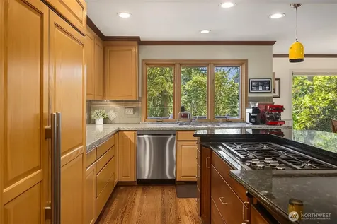 7066 92nd Avenue SE Mercer Island WA 98040