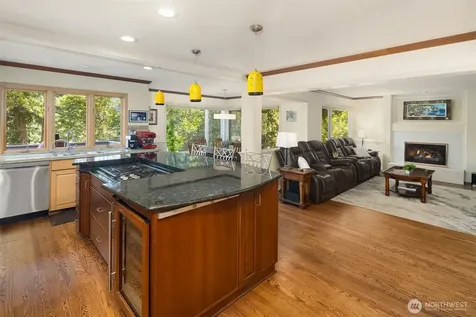 7066 92nd Avenue SE Mercer Island WA 98040