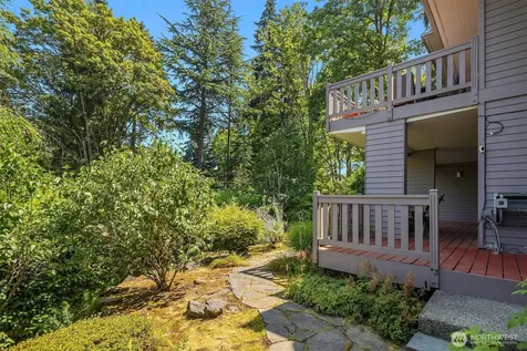 7066 92nd Avenue SE Mercer Island WA 98040