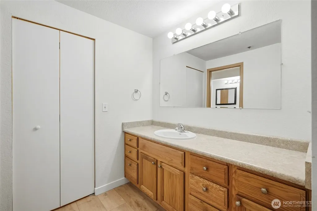 25131 98th Place S Kent WA 98030