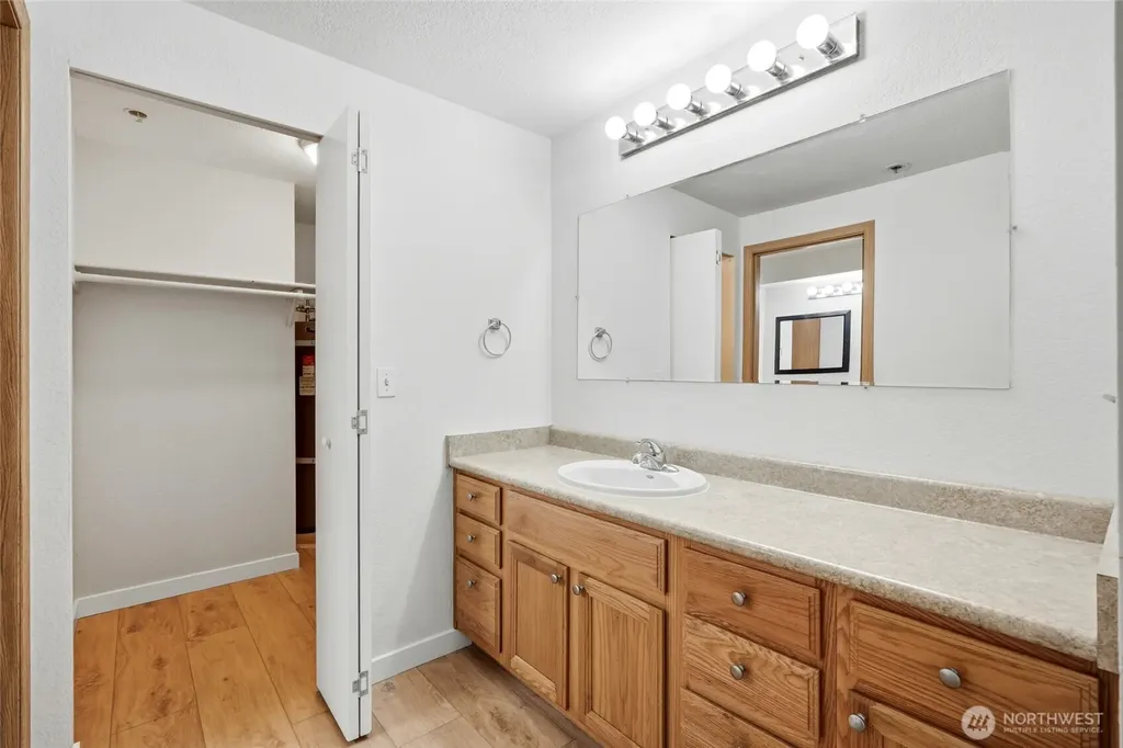 25131 98th Place S Kent WA 98030