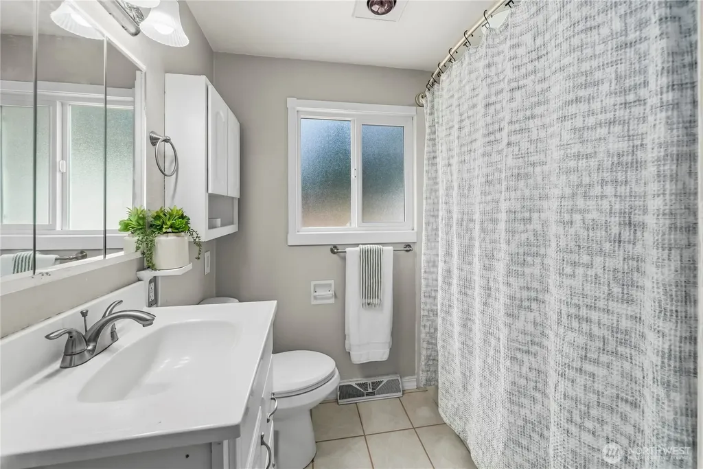 153 SW 208th Street Normandy Park WA 98166