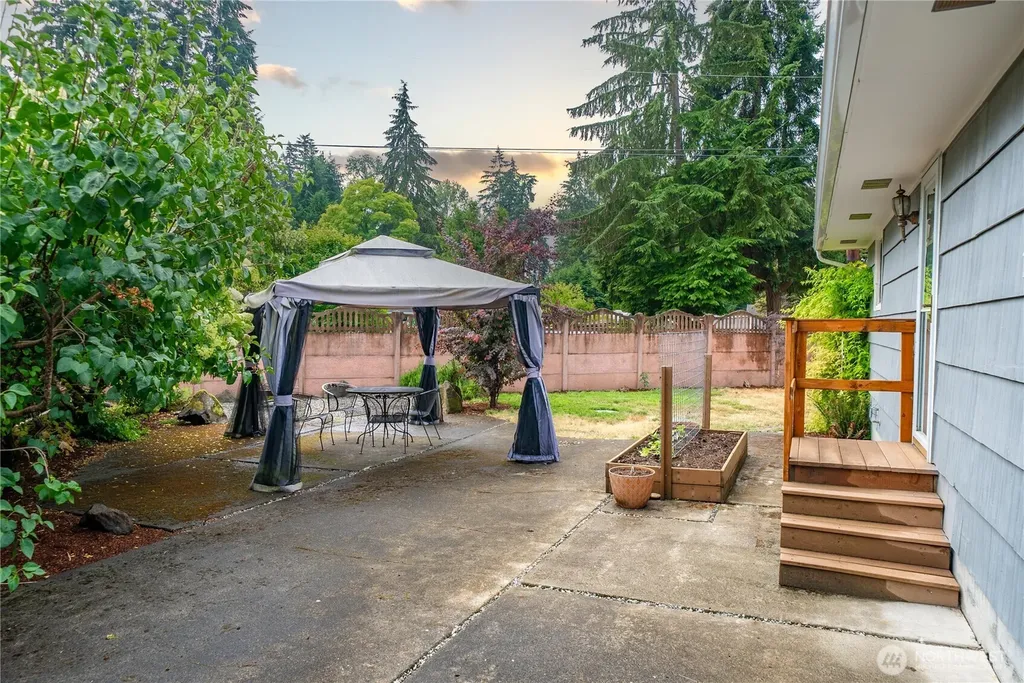 153 SW 208th Street Normandy Park WA 98166