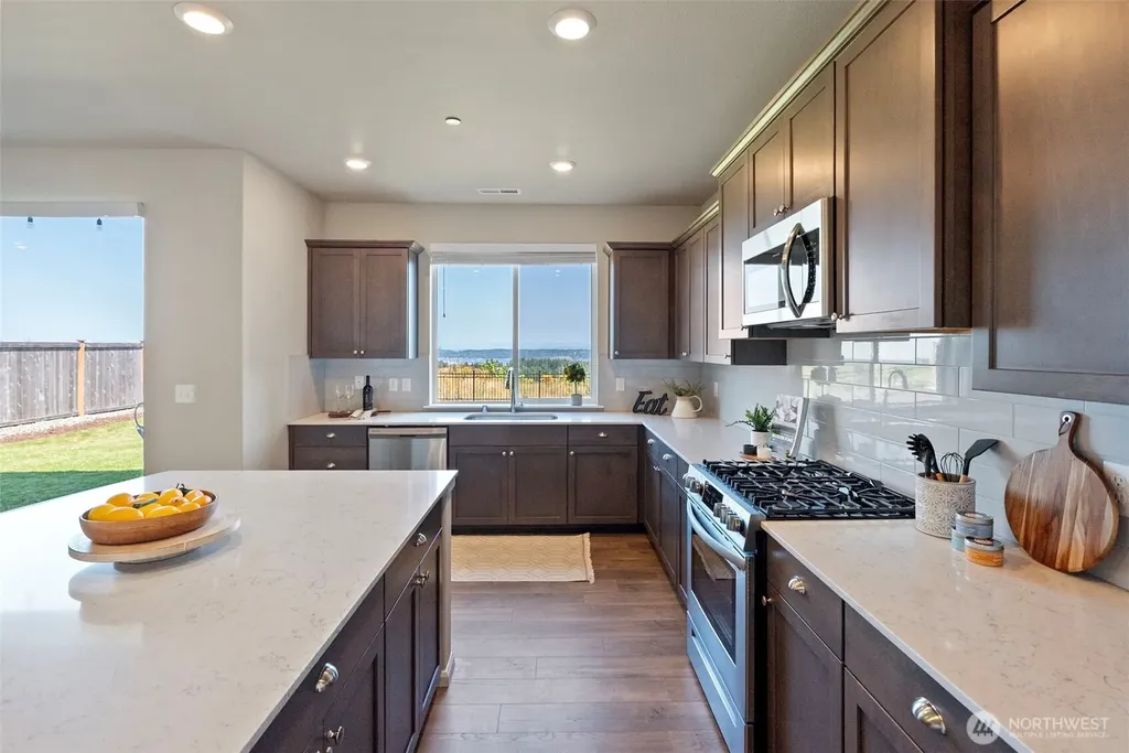 1379 Baker Heights Loop Bremerton WA 98312