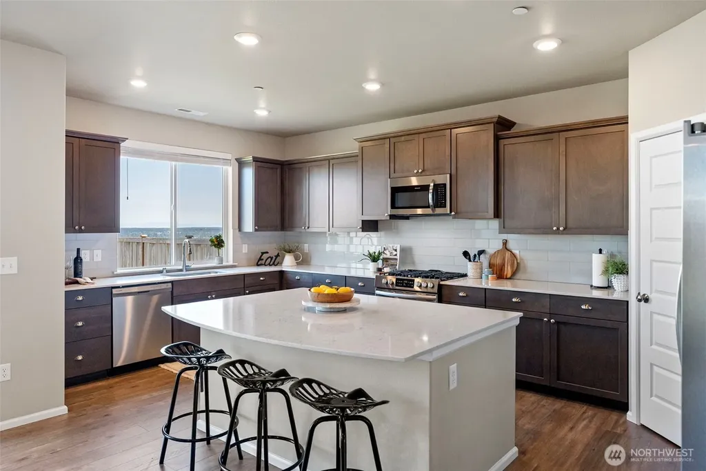 1379 Baker Heights Loop Bremerton WA 98312