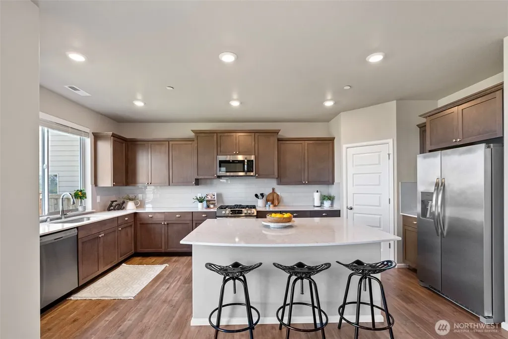 1379 Baker Heights Loop Bremerton WA 98312