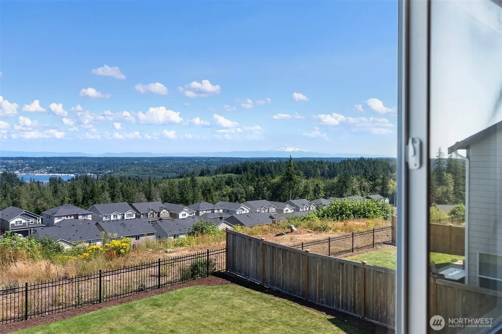 1379 Baker Heights Loop Bremerton WA 98312