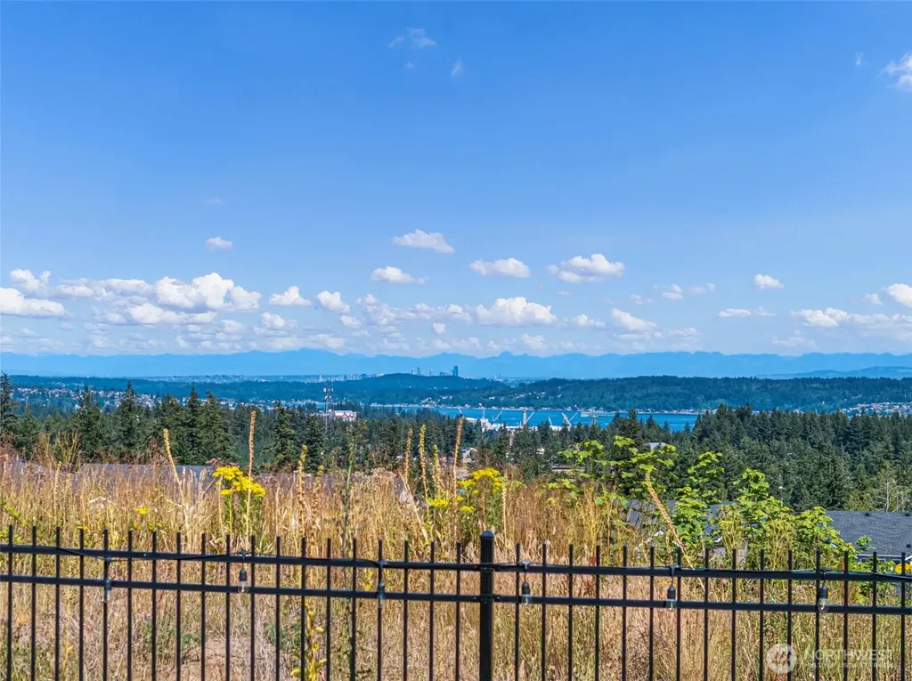 1379 Baker Heights Loop Bremerton WA 98312
