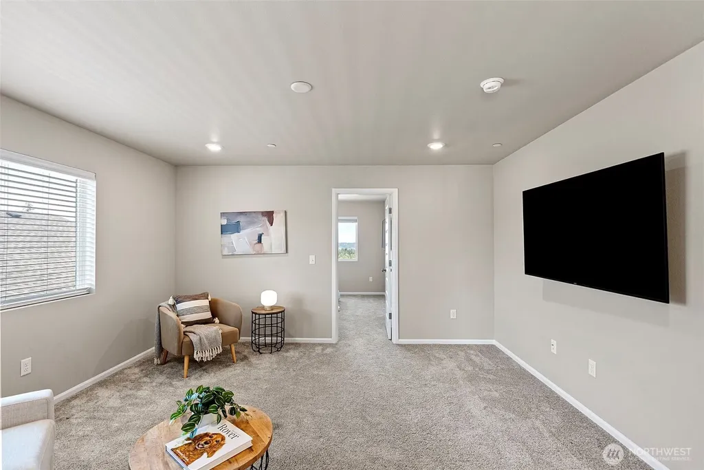 1379 Baker Heights Loop Bremerton WA 98312